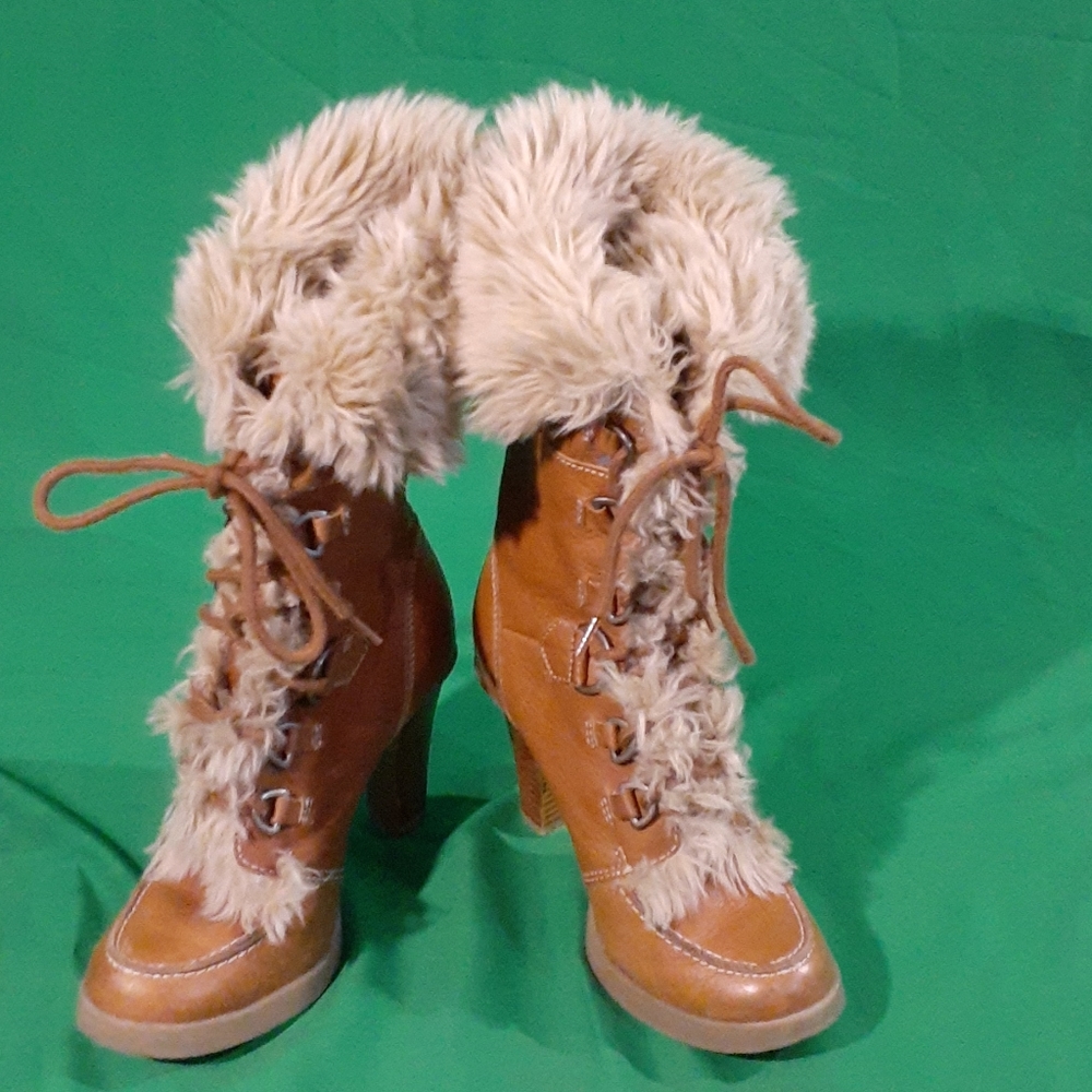 Report sz 6 faux fur lace up heel boots